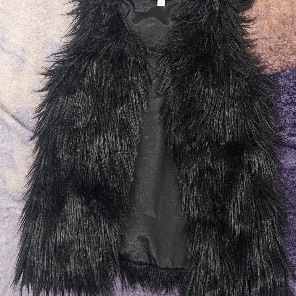Francesca's Collections Black Faux Fur Sleeveless Vest